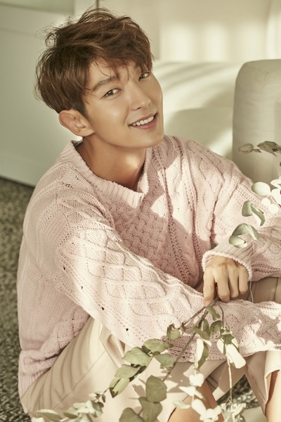 李准基最初以「花美男」形象紅遍全亞洲。