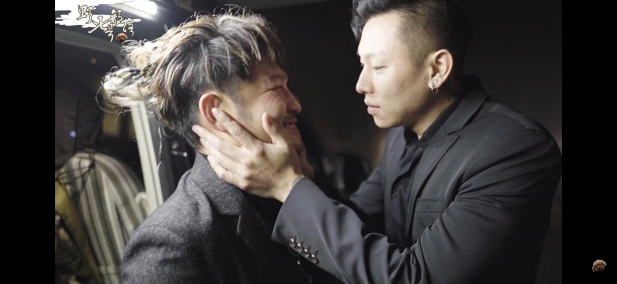 另類的練習場景也被大家開玩笑是新的CP組合