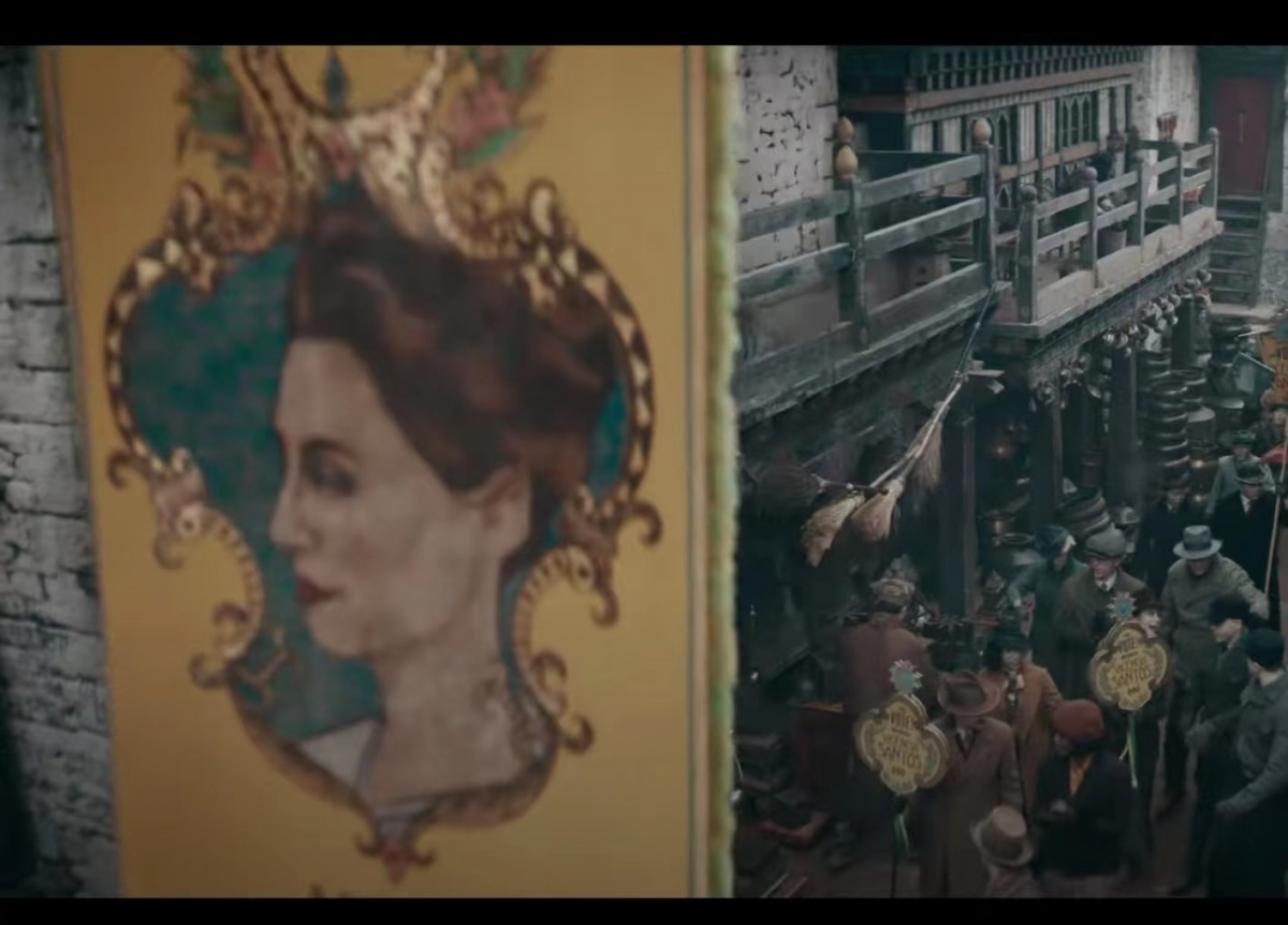 預告中出現桑托斯競選旗幟