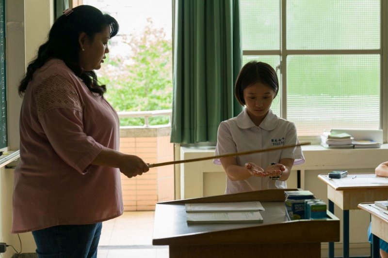 《美國女孩》由林嘉欣、莊凱勛、方郁婷、林品彤、黃鐙輝、曾寶儀、夏于喬等人演出