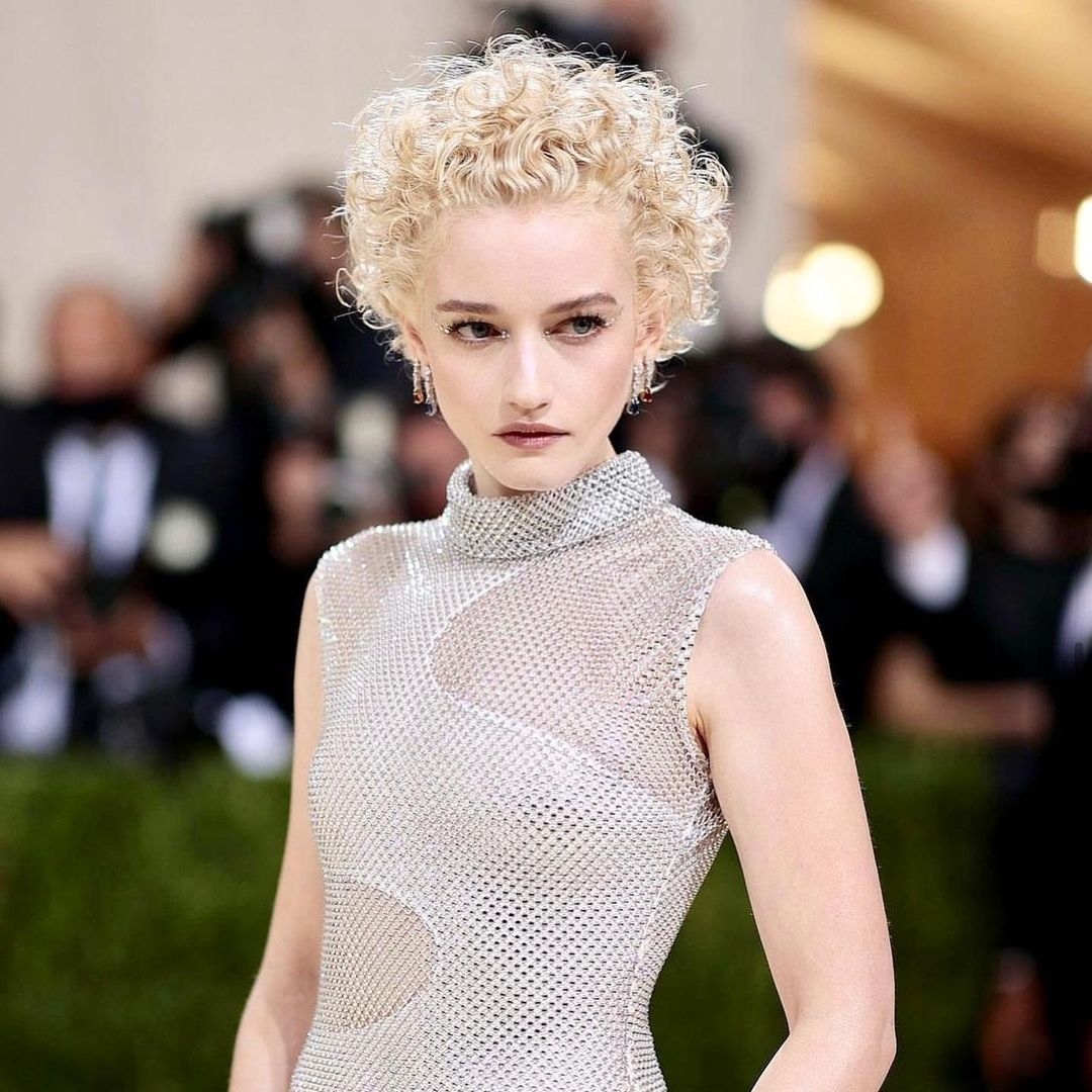 Julia Garner 美得很有味道。