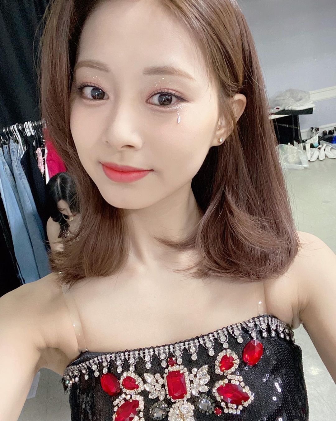 子瑜不續約JYP？