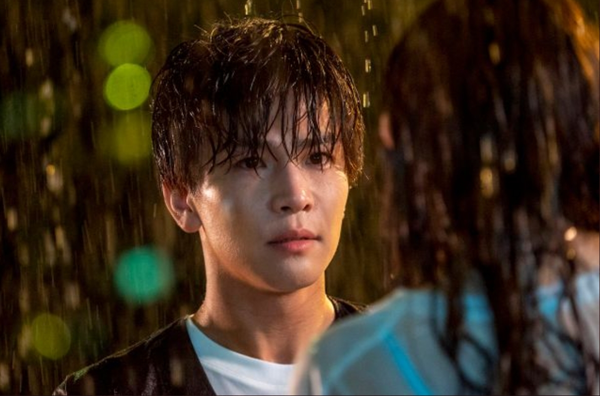 岩田剛典劇中大膽露全裸翹臀