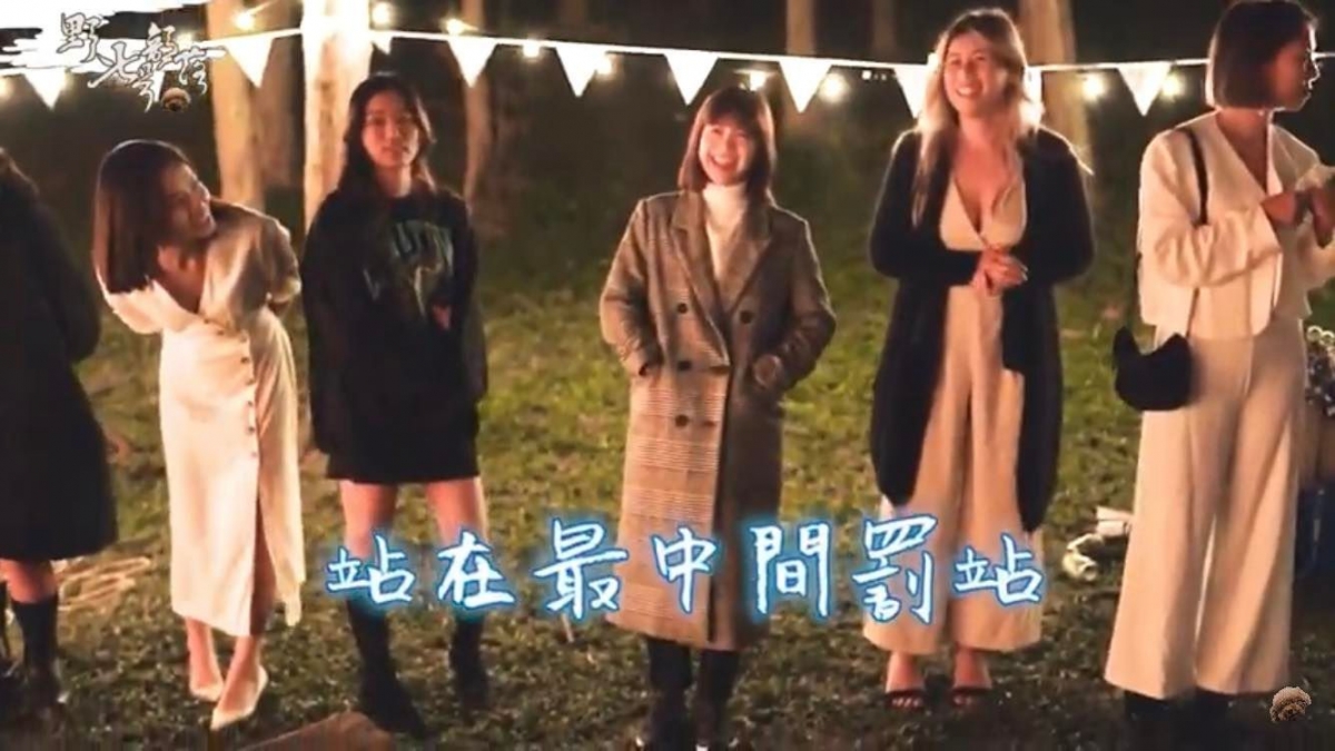 已有男友的偶像劇女王與「偽村長夫人」女星李佳穎，也現身求婚現場為KID送上祝福。