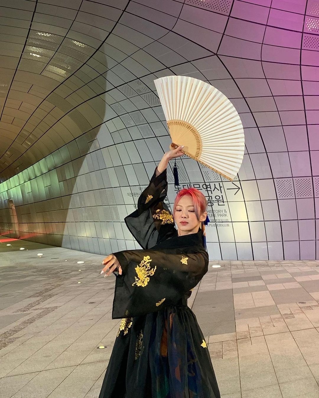 孝淵曬韓服被出征