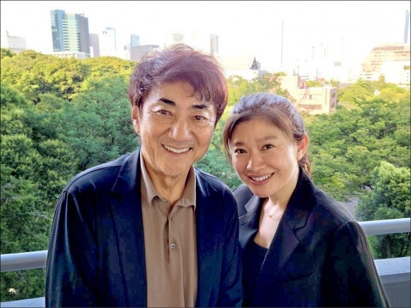 篠原涼子戀上比他大24歲的資深演員市村正親