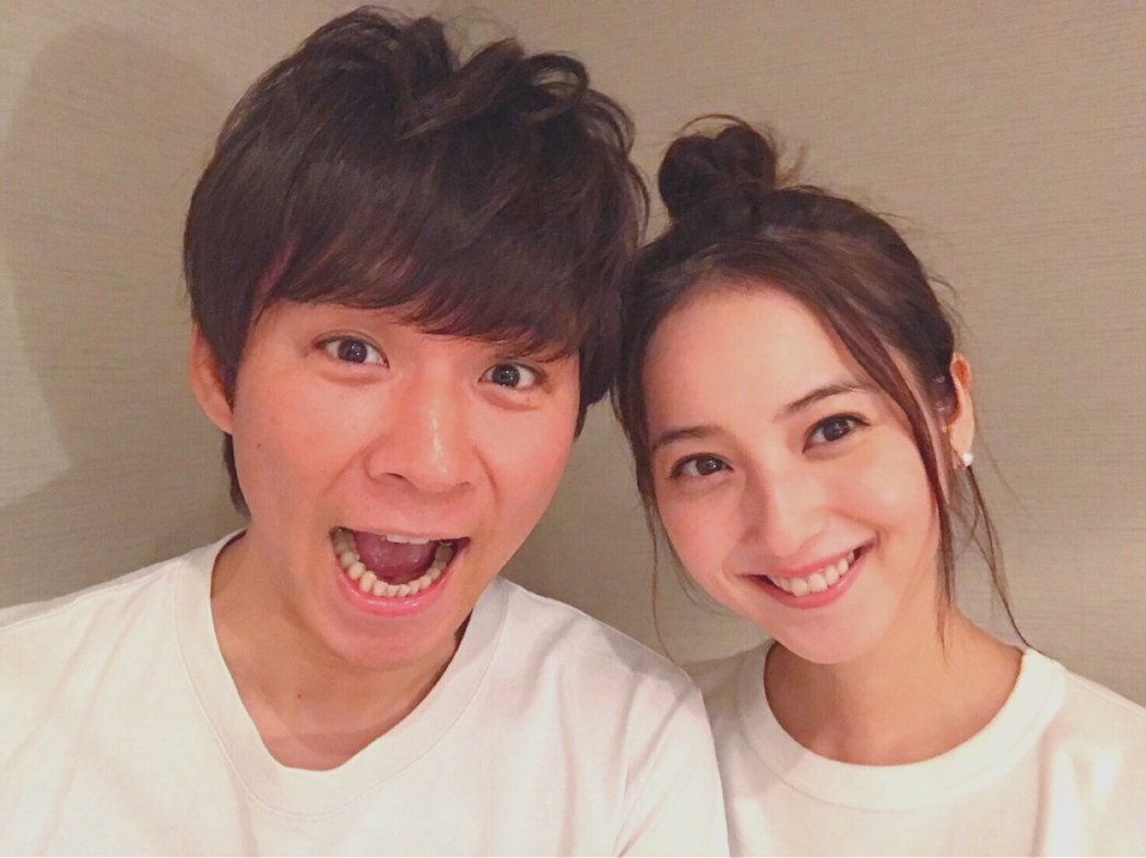 佐佐木希、渡部建當年公開結婚的放閃照