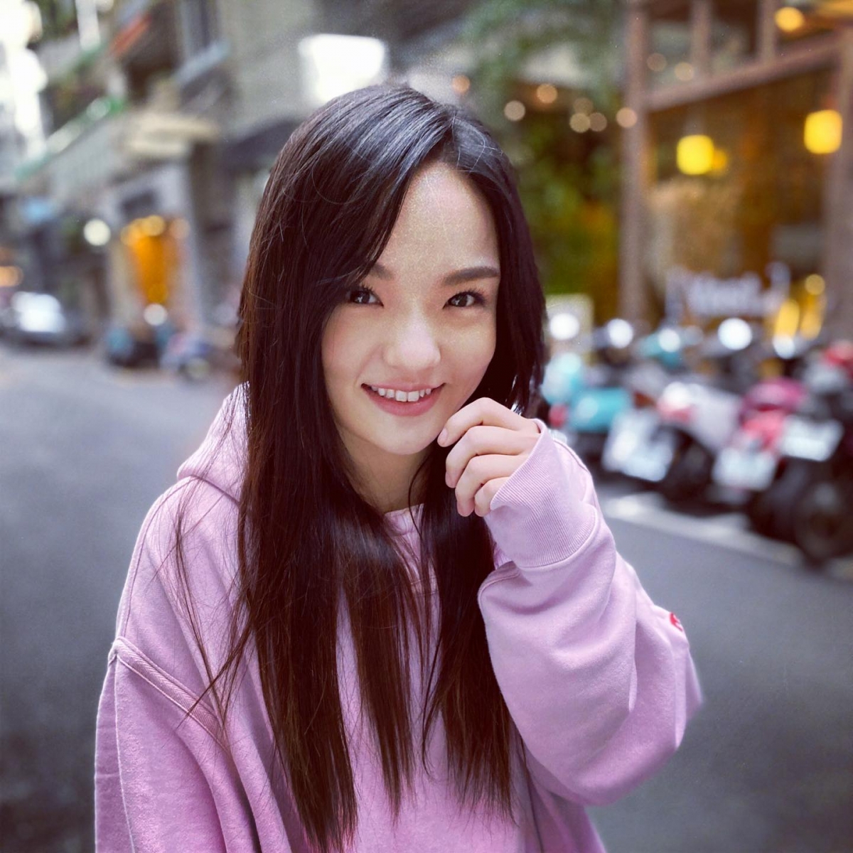 徐佳瑩：「情人百百種，愛情只有好壞兩種，祝大家好的那種天天有，情人節快樂」