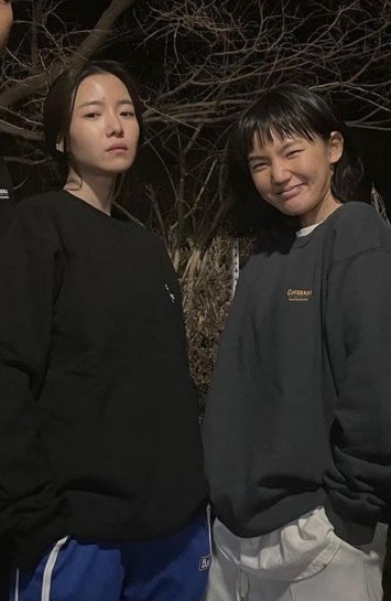 西八姐X射箭姐下戲合照