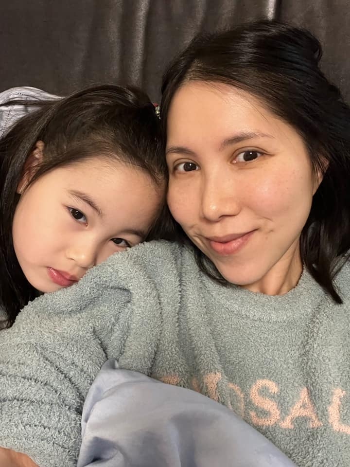 4歲女兒得知媽媽病情惡化暗自流淚