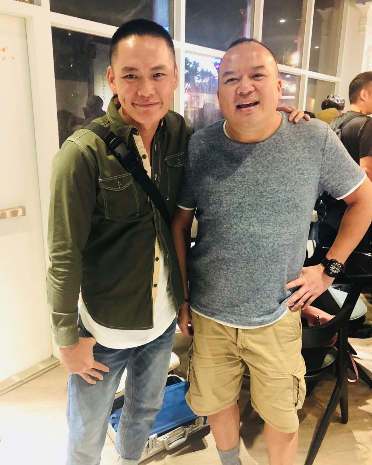 黃鐙輝承諾當明金成龍鳳胎的乾爹。