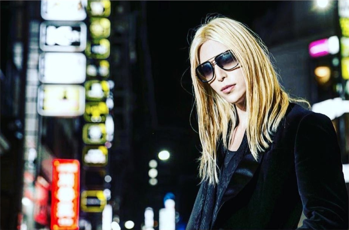 日本男公關羅蘭（ROLAND）近年來因立志、鼓舞人心的金句爆紅。