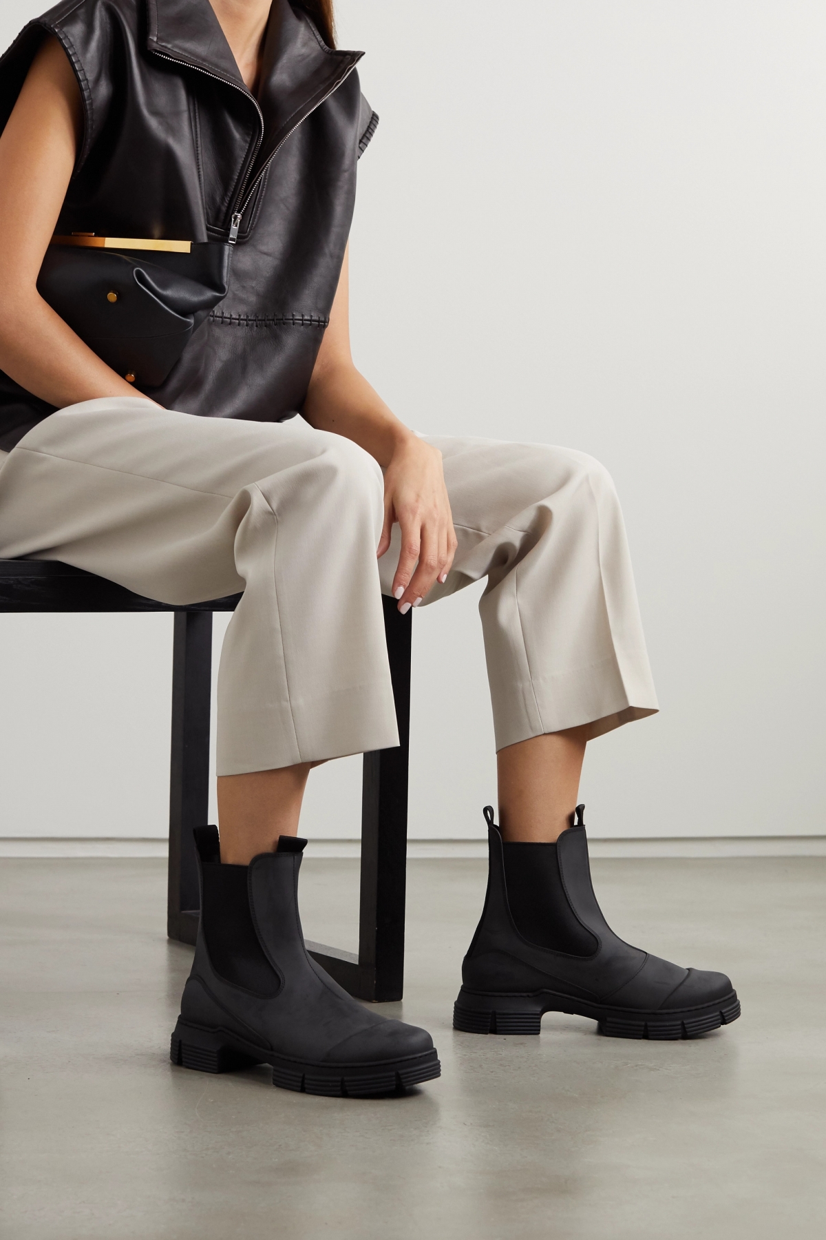 GANNI Recycled rubber Chelsea boots，約 NT$7,000