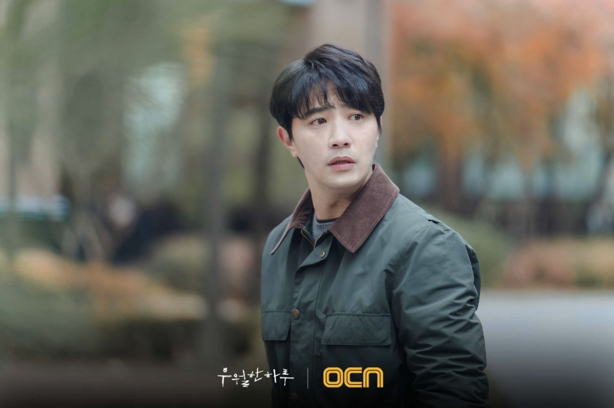 女兒被神秘人綁架，他被迫在24小時內找出連環殺人魔