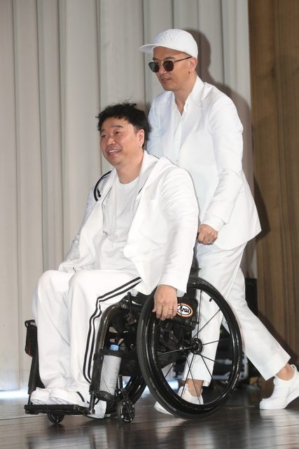 具俊曄堅持不單飛,繼續與姜元來搭檔