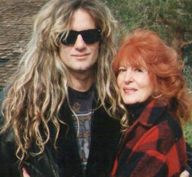 潔西卡雀絲坦生父是搖滾歌手，從女兒出生後就拋家棄子