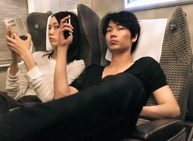 戶田惠梨香與綾野剛回老家被路人拍下