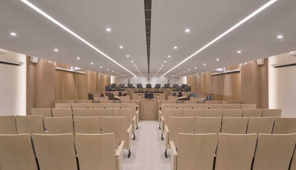 台灣設計研究院改造了法庭外觀，並將整體舒適感提升。