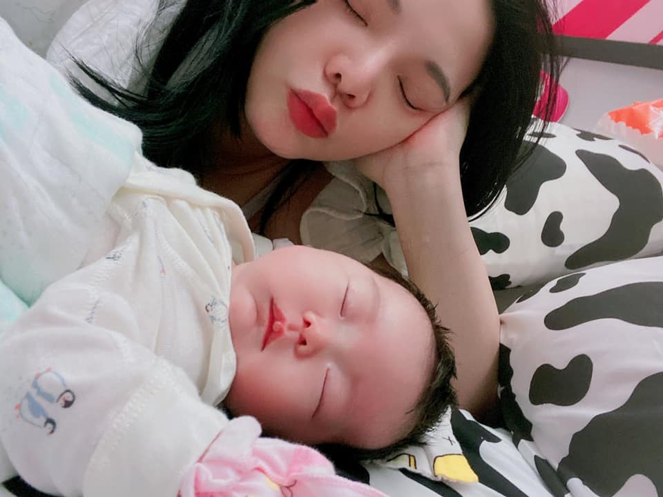 小甜甜感謝女兒的到來。