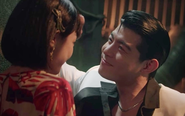 亨利雖然帥氣又體貼,卻將百合捲入了危險與麻煩中。