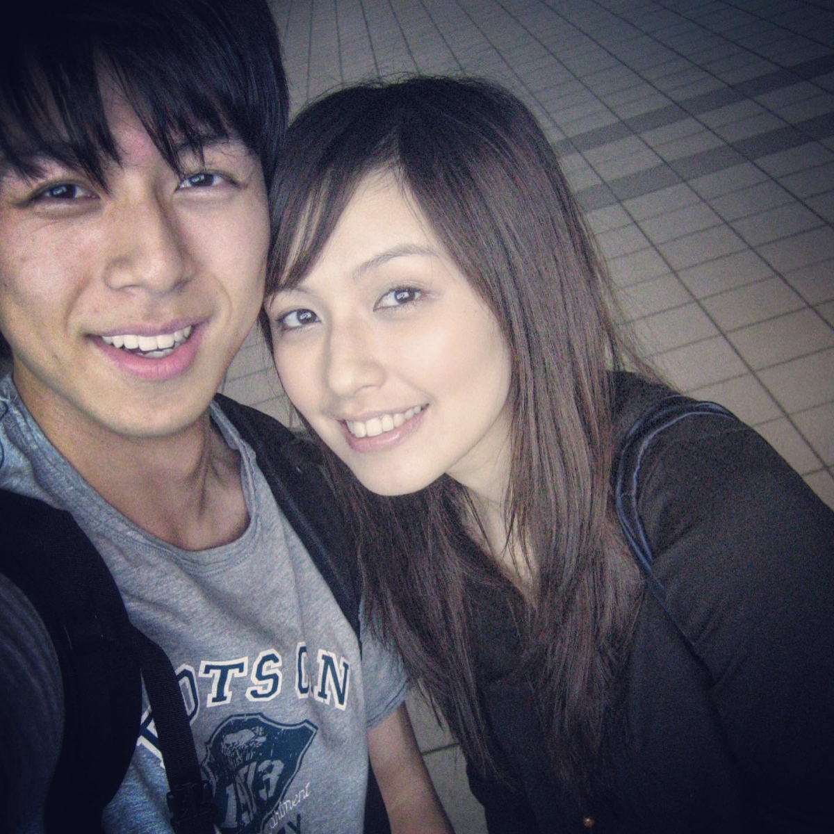 直到老魚透過當初的號碼聯繫她，讓兩人再度有了交集