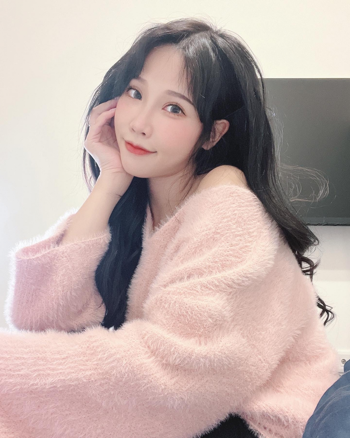 咪妃是台灣知名實況主與Youtuber