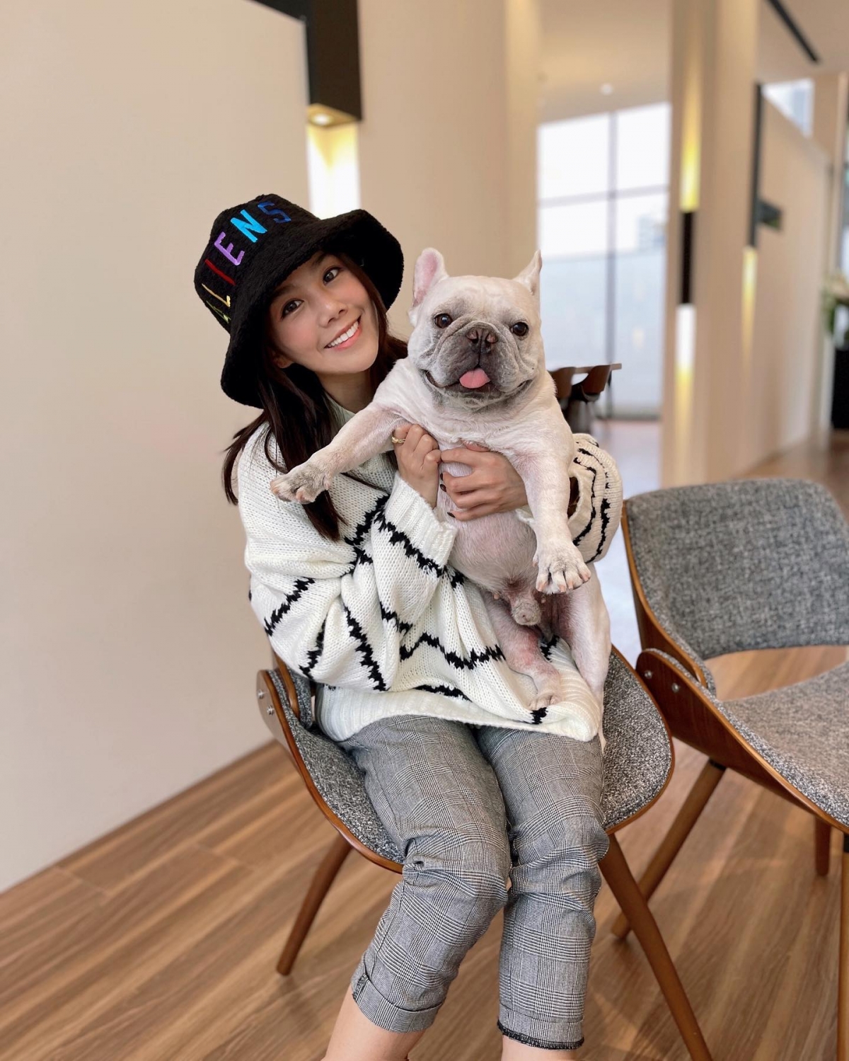 她曾月收4000元、為存錢一個月打7份工