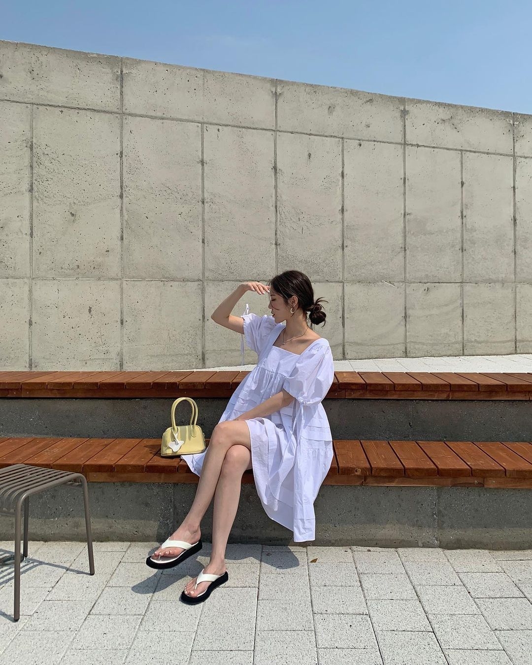 傘狀洋裝如果沒適當露出肌膚，會很容易顯胖。