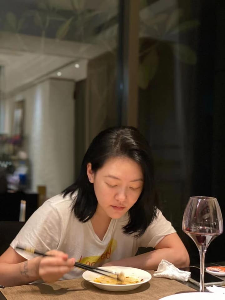 小S分享在帝寶豪宅內素顏吃晚餐