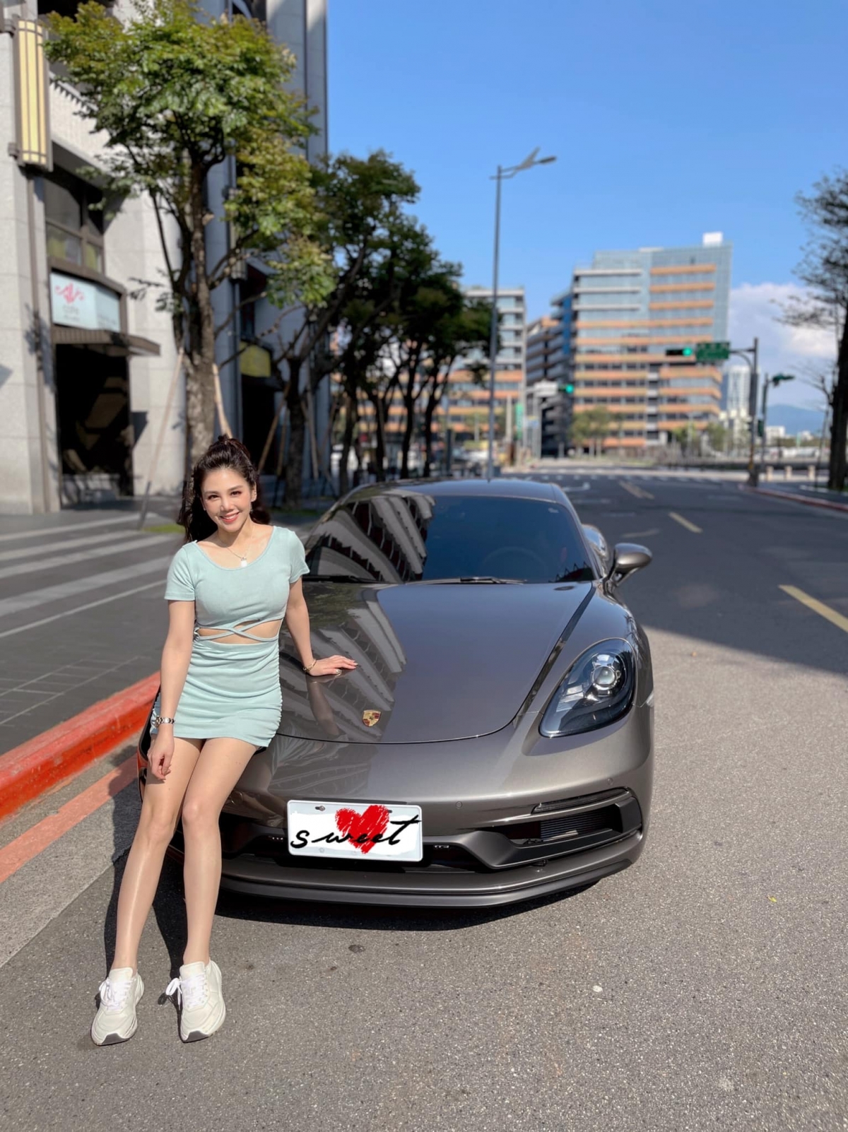 楊晨熙秀出修長美腿