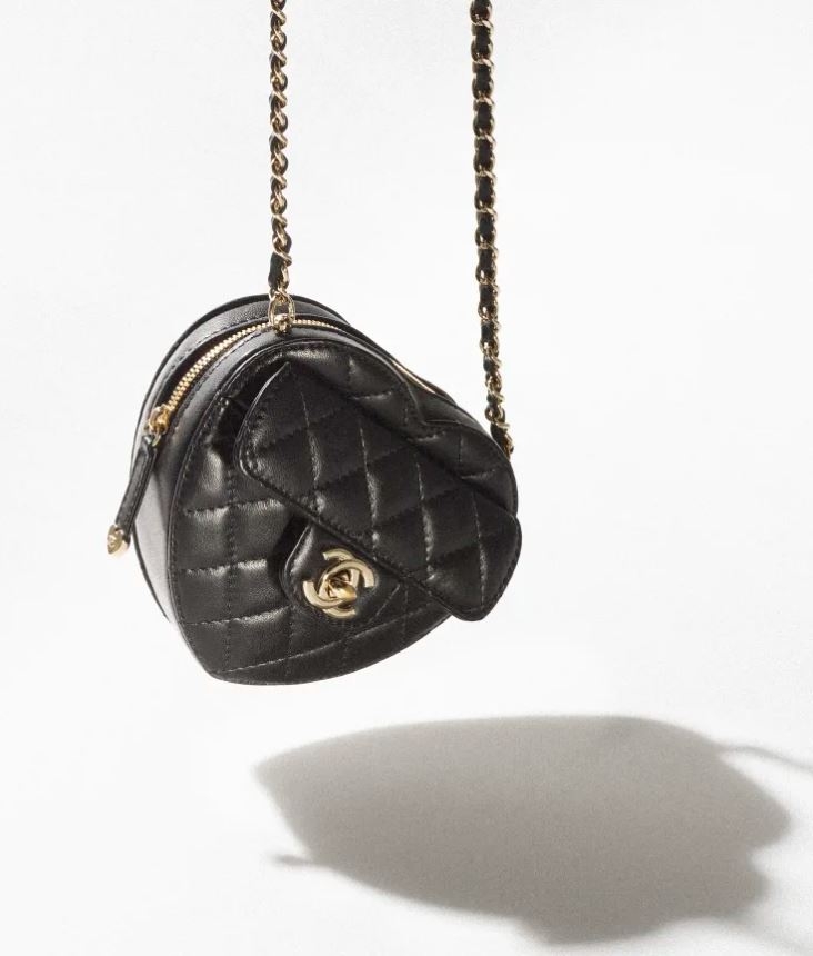 CHANEL鍊子愛心形包，NT$99,100 