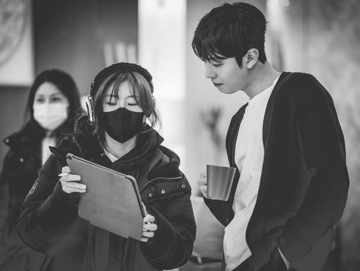 《社內相親》路透照