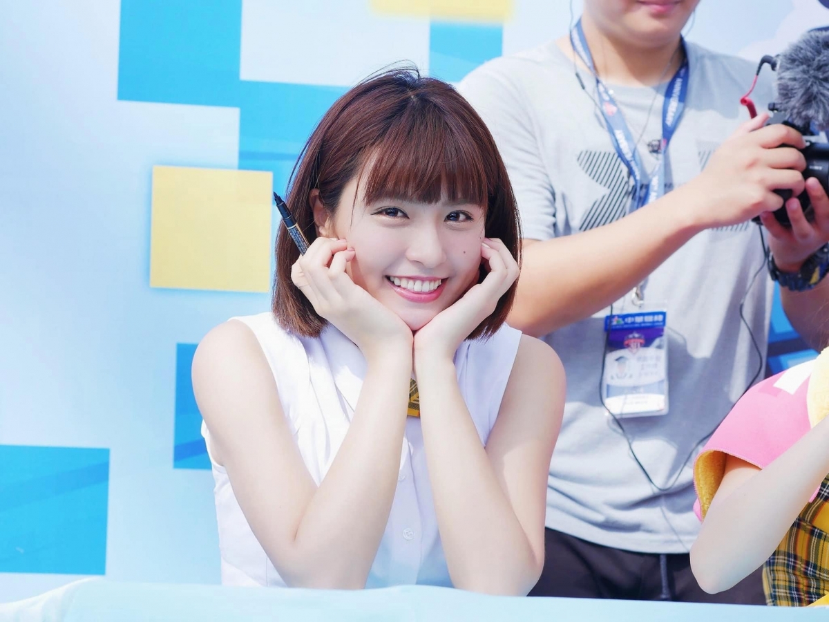 峮峮擁有甜美外型擄獲男女粉絲