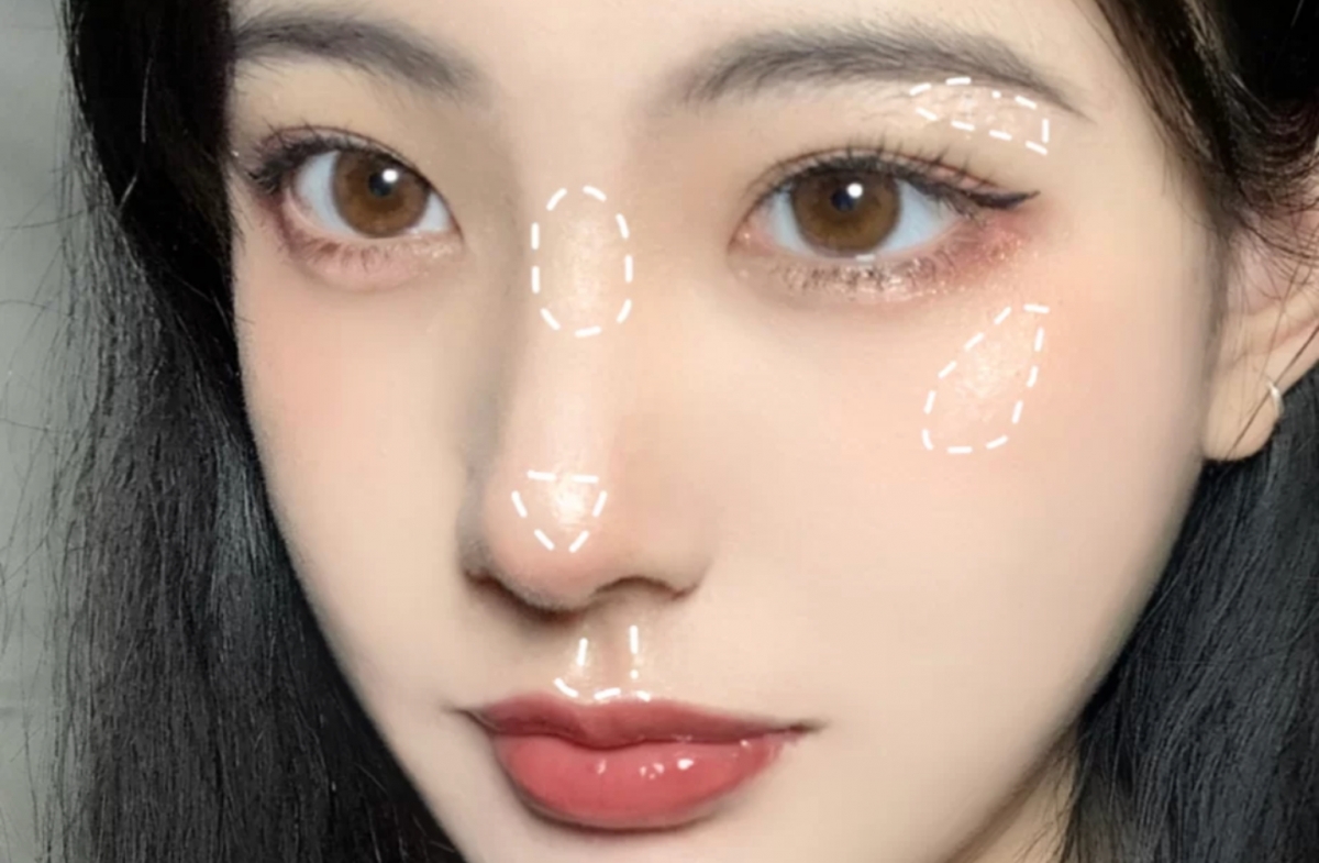 骨相打亮增加妝容立體感