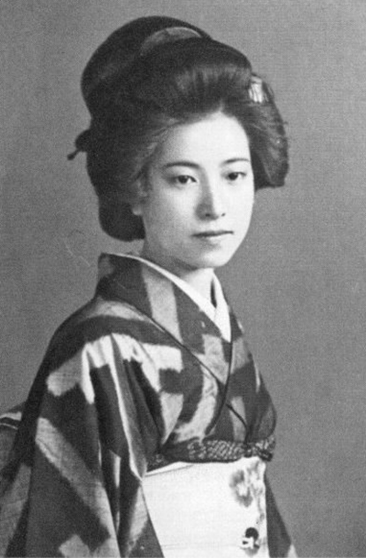 一起殉情成功的情婦山崎富榮。