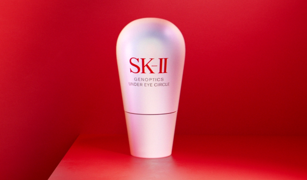 採用 SK-II 獨特的陶瓷滾珠設計，能「零摩擦」按摩眼部肌膚