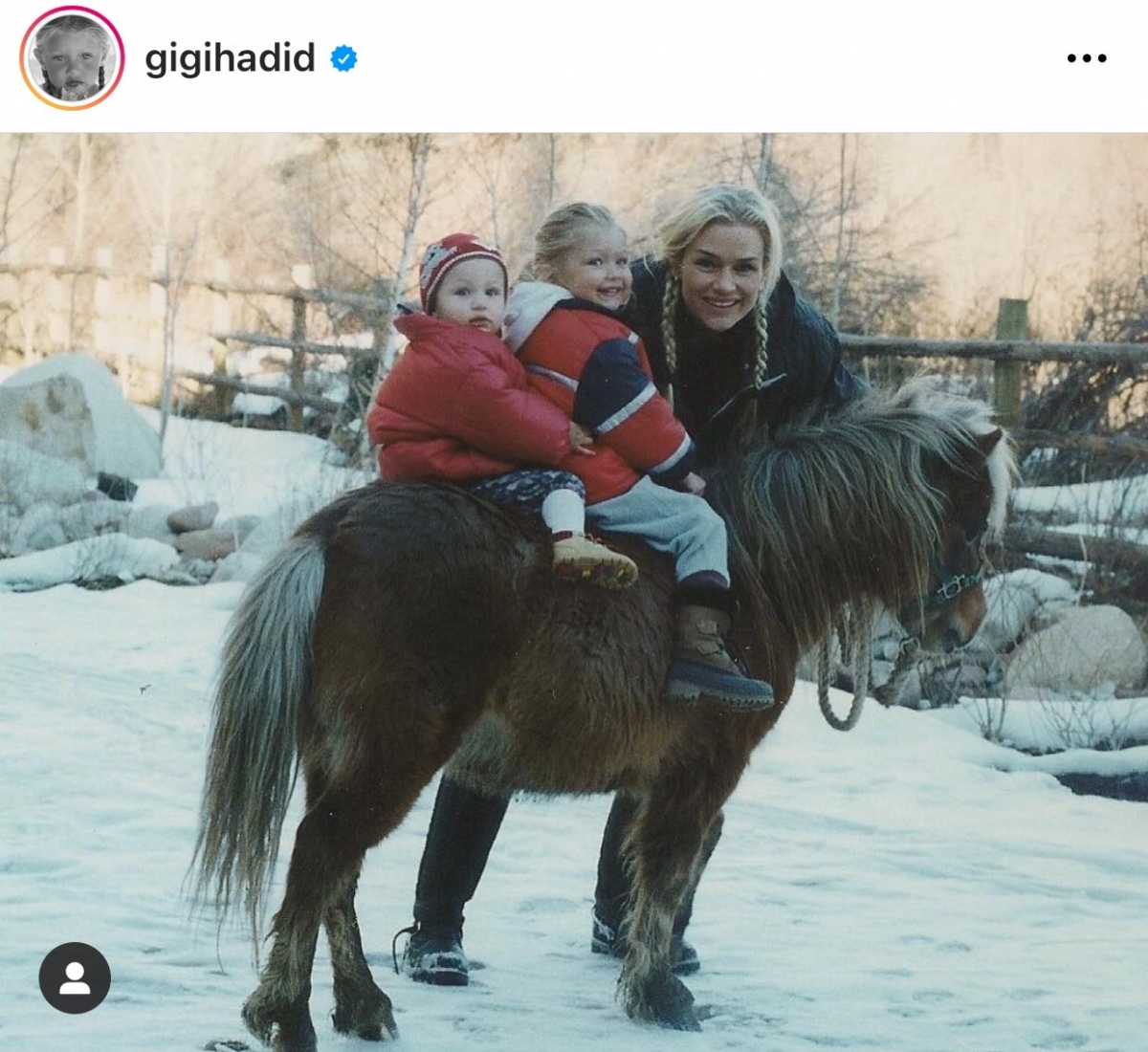 貝拉與吉吉哈蒂德兒時合照