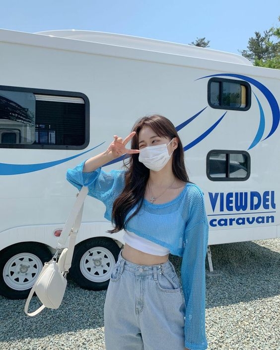 動作2：比YA拍照