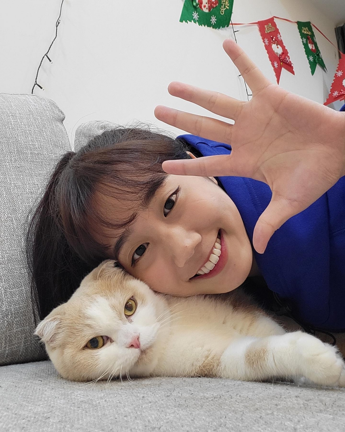 韓勾ㄟ金針菇自然大方的態度，廣獲網友封為是0負評正能量網紅