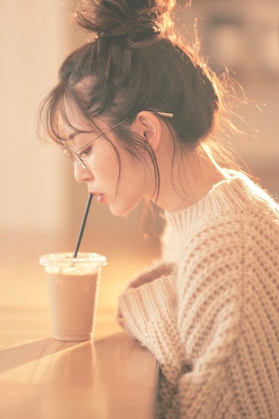 自嘲不是因為消極，而是因為認清事實後，依然選擇熱愛