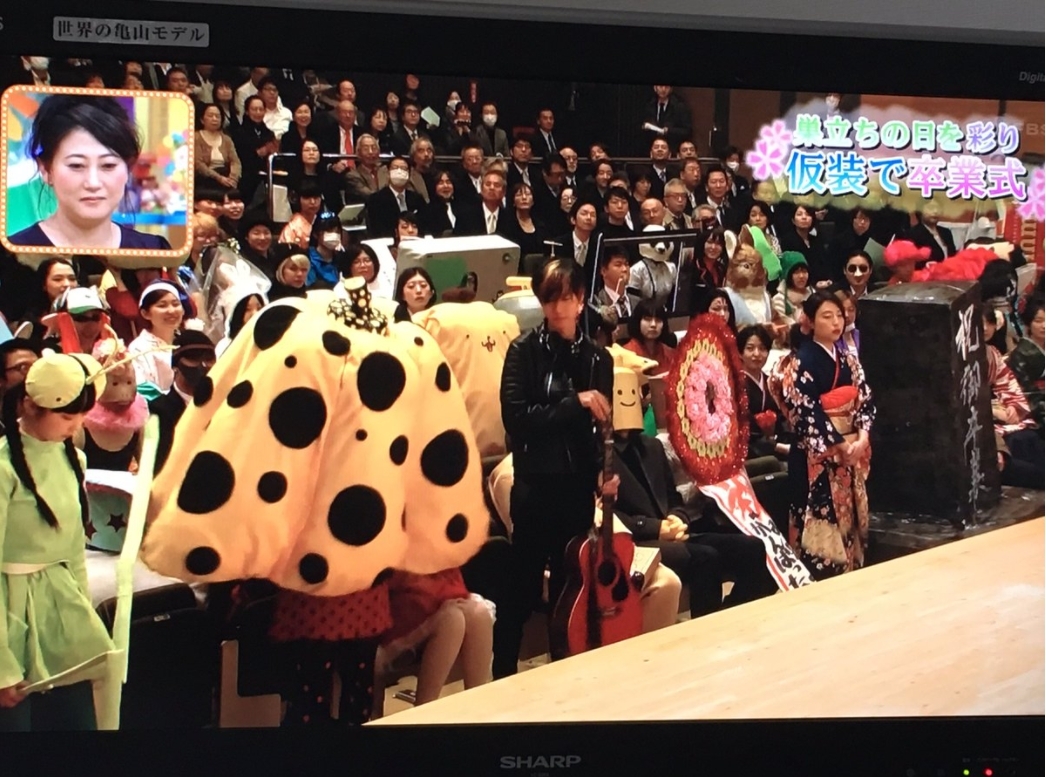 台下還有一顆草間彌生的南瓜