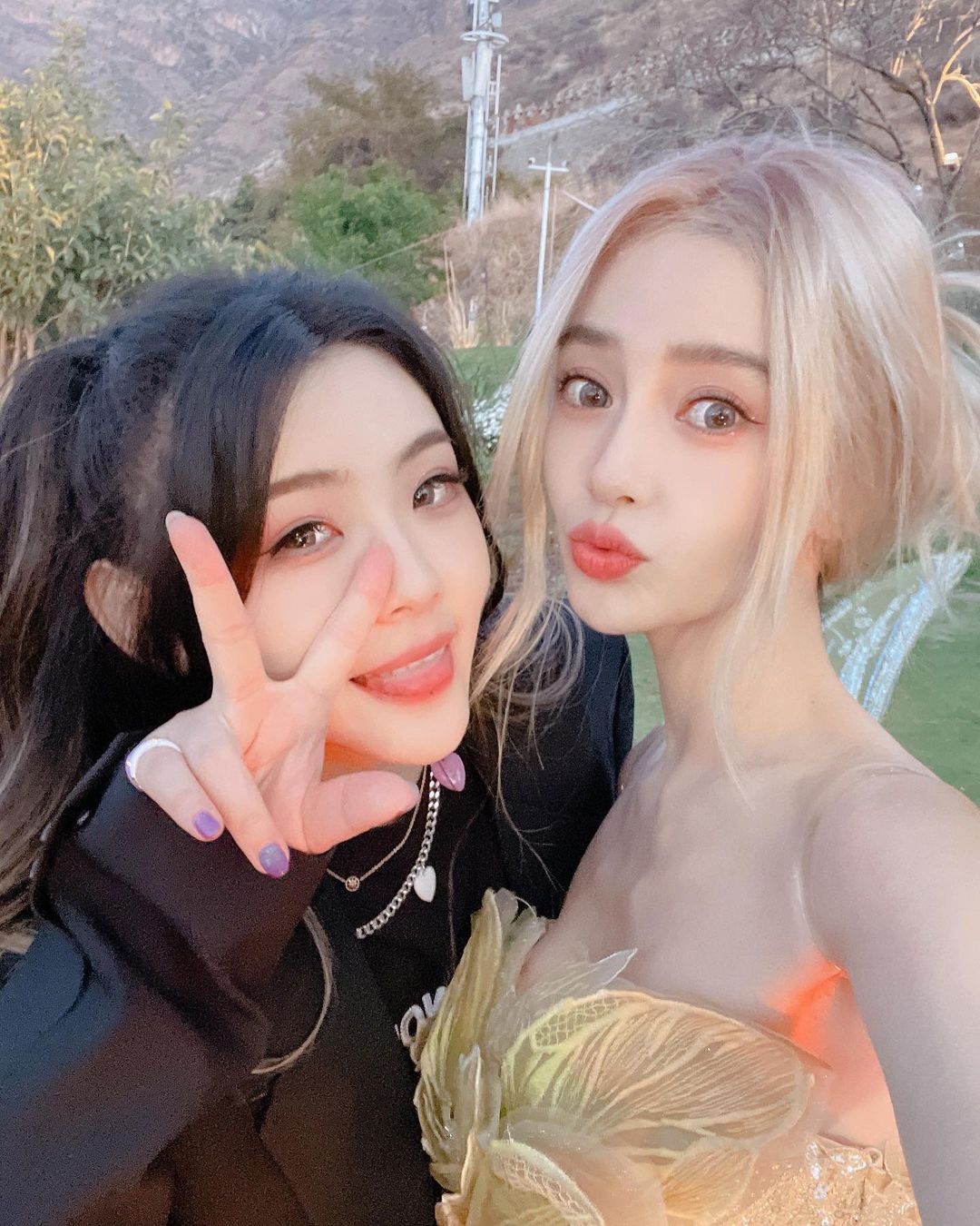 Angelababy與好友自拍