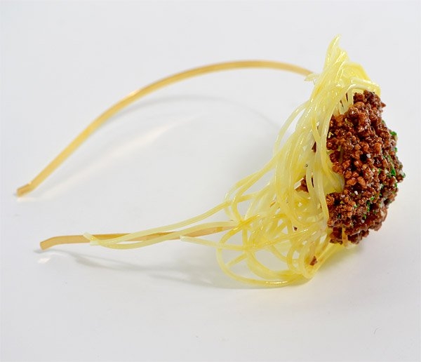 這款髮箍一推出就掀起話題。