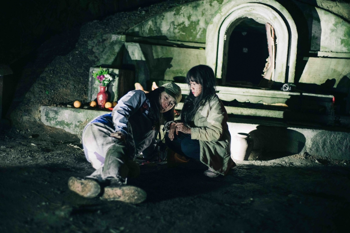 《咒》劇中的地道門口