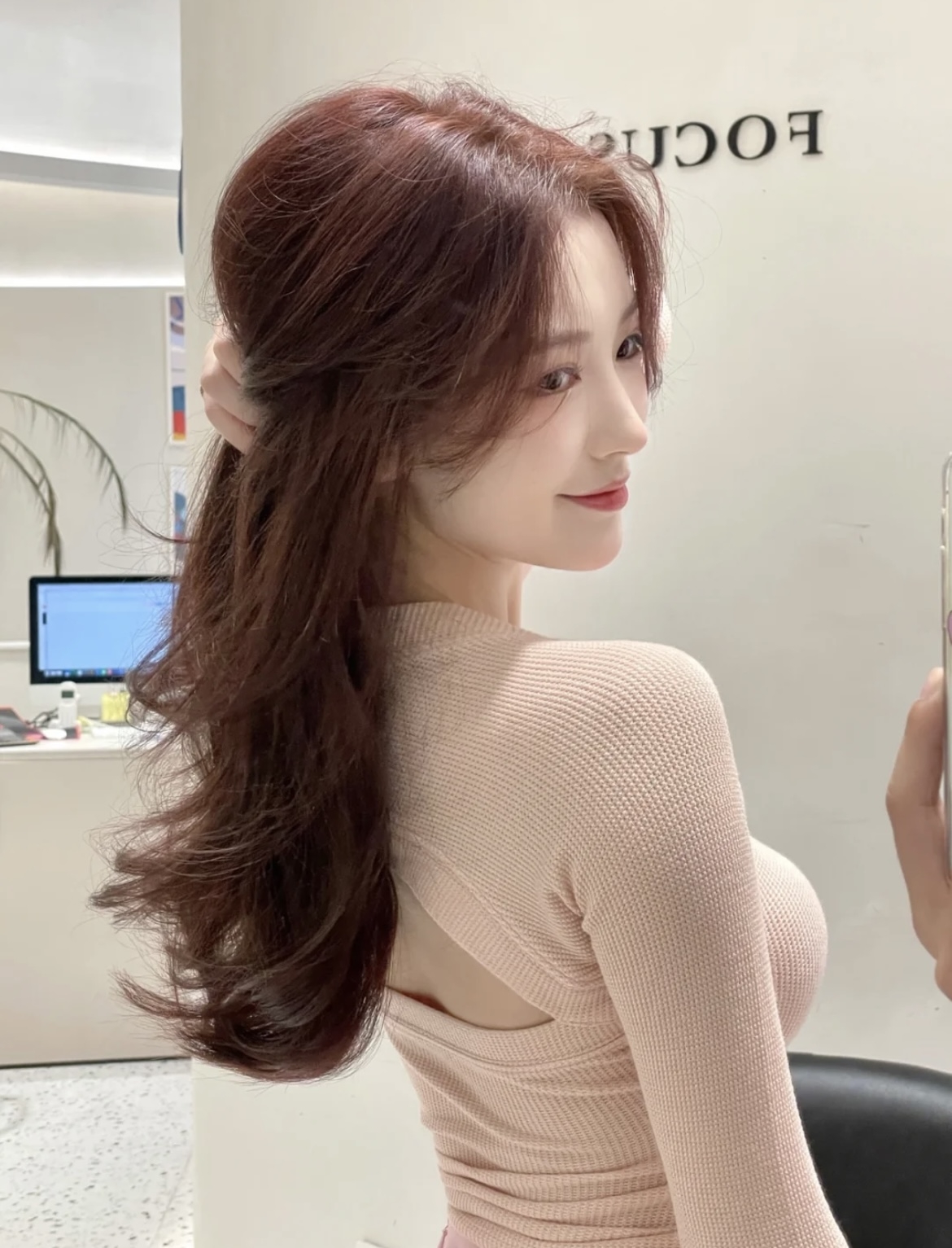 2022春夏髮色推薦：焦糖紅棕色