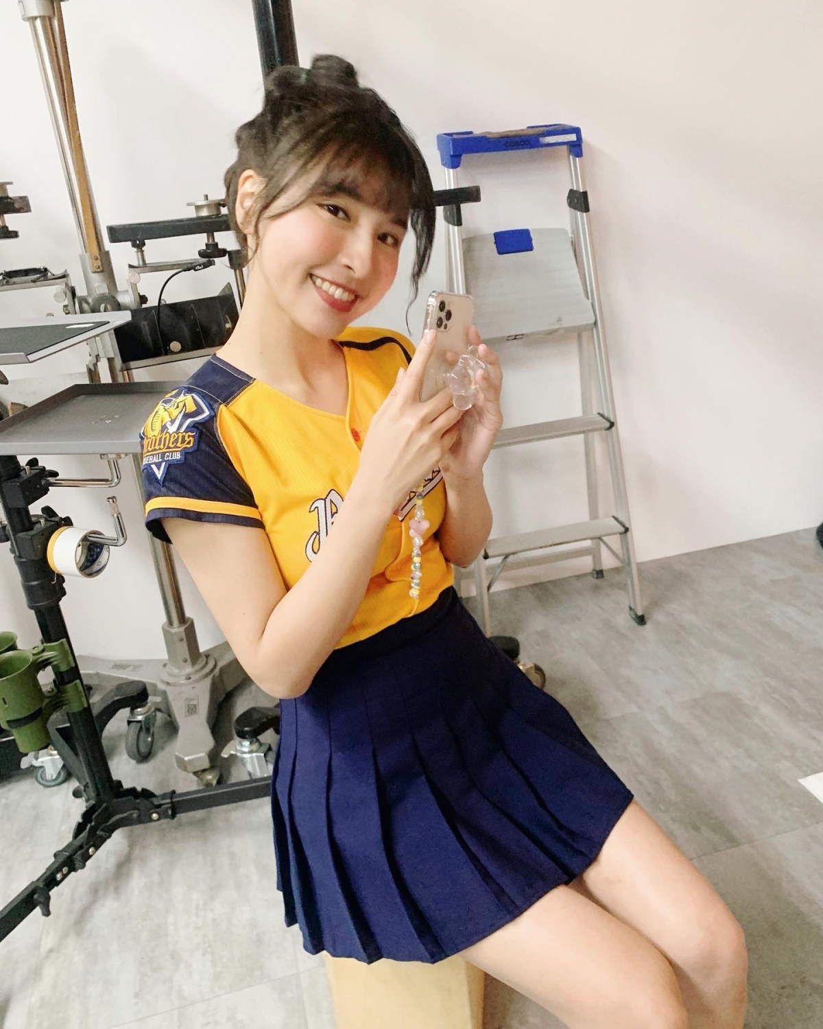 峮峮再度推出寫真書火速引起話題