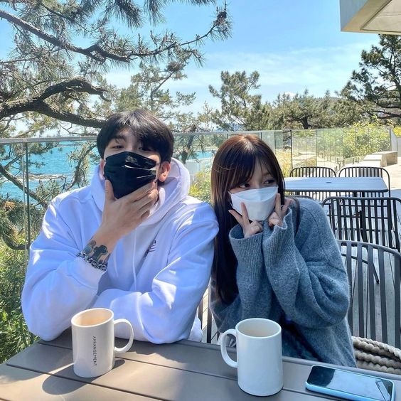 社群話題「拍照心理測驗」從拍照姿勢看桃花類型