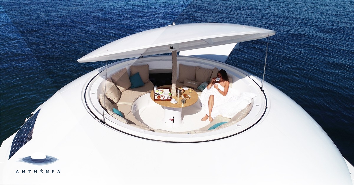 慵懶躺在海上迎接早晨陽光、吃早餐