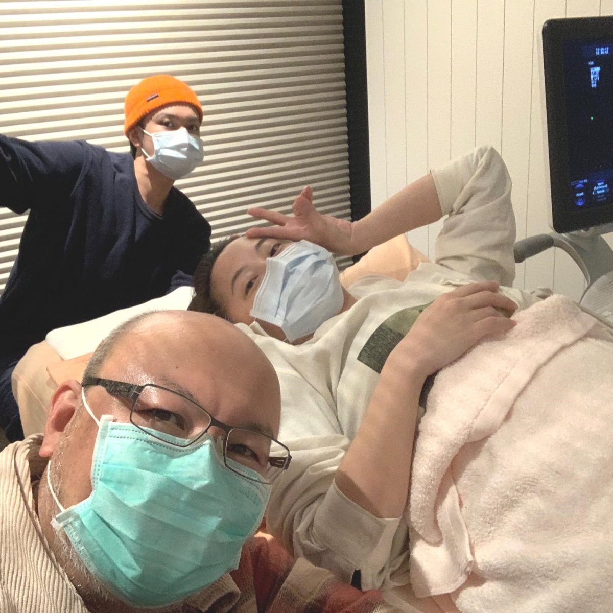 全家陪趙小僑去醫院