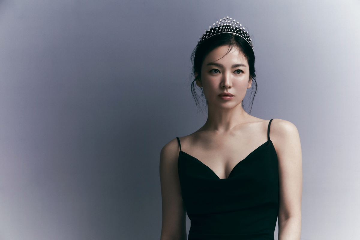 宋慧喬戴上Chaumet Dentelle de Lumière白金鑽冕展現女王力